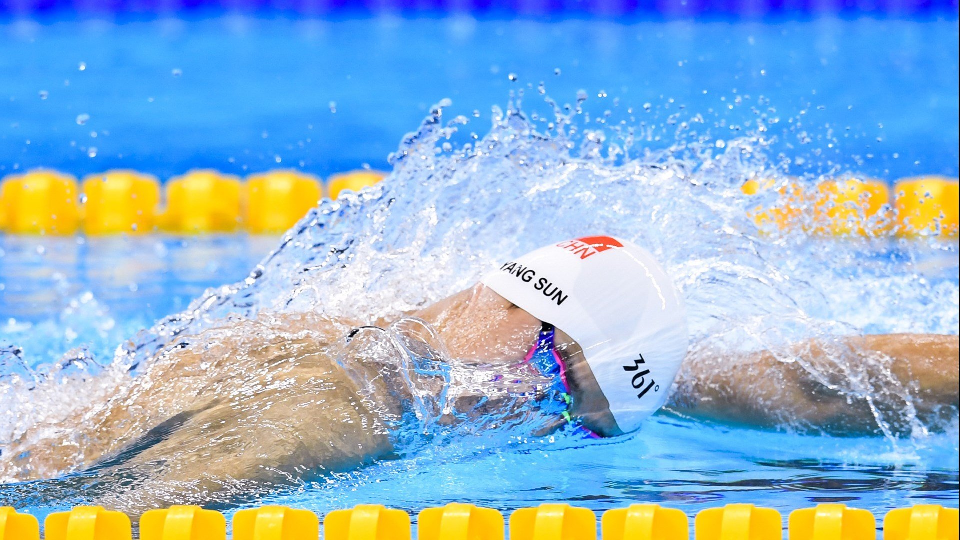 “飞盘：三叉湖赛场飞扬，速度与技巧成就精彩”